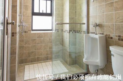 瓷砖|卫生间地面不要再贴瓷砖了,头次见有人这样设计,下水快又防滑