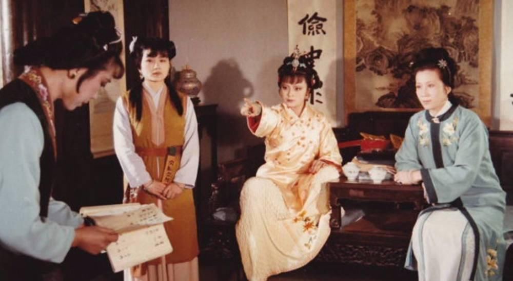 黛玉|黛玉去世,为何只有探春和李纨陪着她?其他人忙着宝玉和宝钗结婚