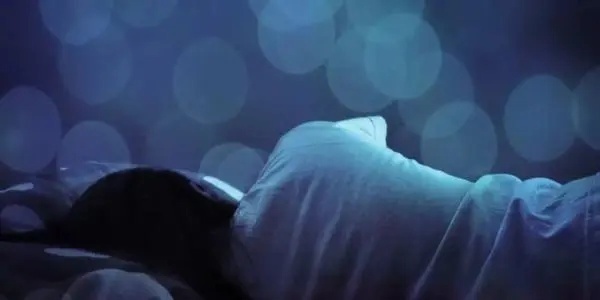 热水泡脚|泡脚,到底是养生还是“减寿”?医生终于说出实情