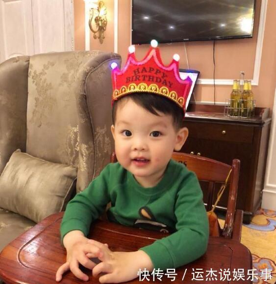舞蹈演员|国乒王皓一家四口近况,大儿子海苔像爸爸,小儿子海螺像妈妈!