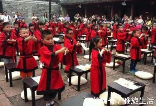 反对!“汉装校服”火了,学生穿汉服上课遭家长反对,理由让人无言以对