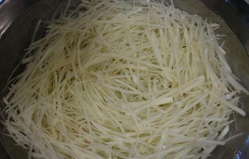 好吃|炒土豆丝,啥时候放醋是关键!顺序对了,就算随便炒炒都爽脆好吃