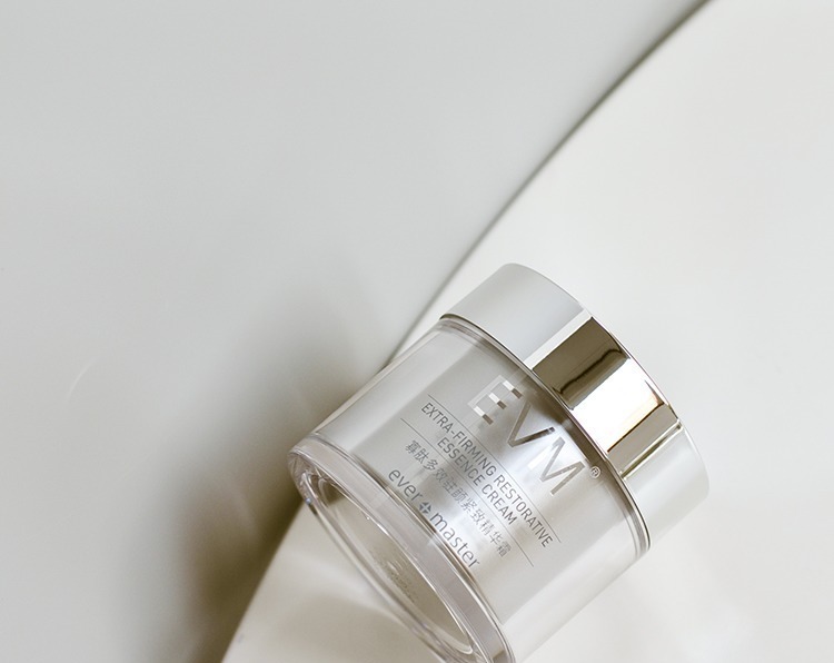 淡黄色 这5款畅销全球的抗老护肤品,平价又好用,爱美的你千万不要错过