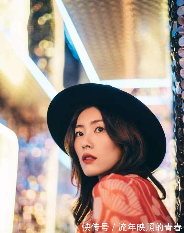 发型 女人过了45岁尽量别留长发、烫卷发!推荐这5款发型,太减龄