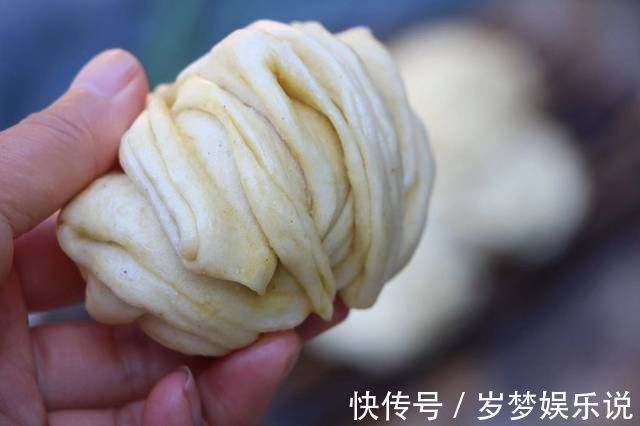 好吃|这花卷,出锅就吃了4个,比酵母馒头好吃10倍,做法特别简单!