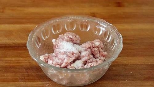 冬瓜吃了30年，这样做头一次见，鲜香美味，比炖排骨还好吃