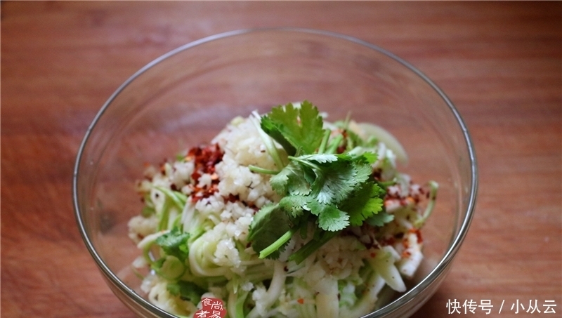 夏日|夏日炎炎,教您做一款爽口凉拌菜,香辣开胃又解腻,特别简单