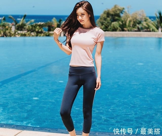 尽显|气质高贵的紧身打底裤小姐姐,凹凸有致身形,尽显成熟女神本色