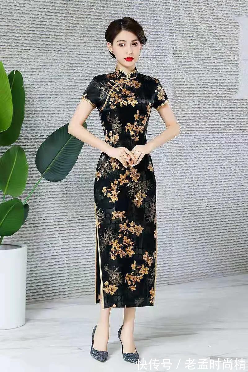 真丝|真丝旗袍,有着女人一样的似水柔情,让灵动的女人味儿显露无疑。