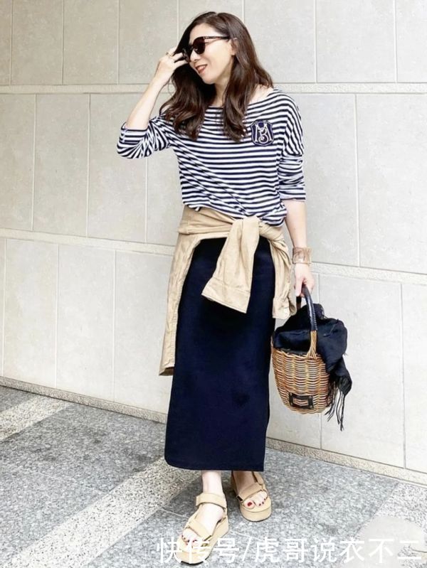 懂穿衣的日本40岁女人，早春最爱简约休闲风，尽显美丽与成熟
