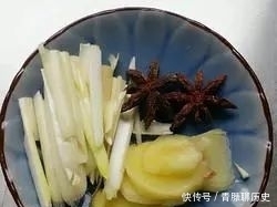 小鸡炖蘑菇：味道鲜美，肉质细嫩！