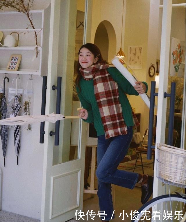 天冷了,分享3个优雅时髦的“围巾”搭配,温暖舒适显气质