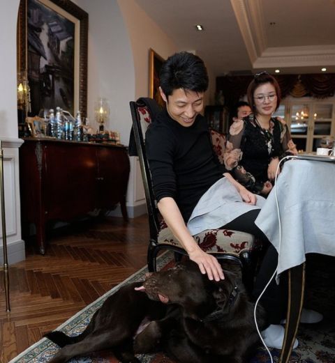 周立波|周立波晒出美国的豪宅，如今生活已经全盘西化了，每顿都会吃西餐