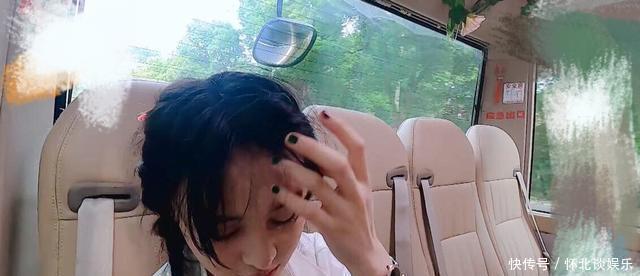 工作人员|郑爽上节目化身透明人,不和嘉宾吃饭自己开小灶,压力太大哭一路