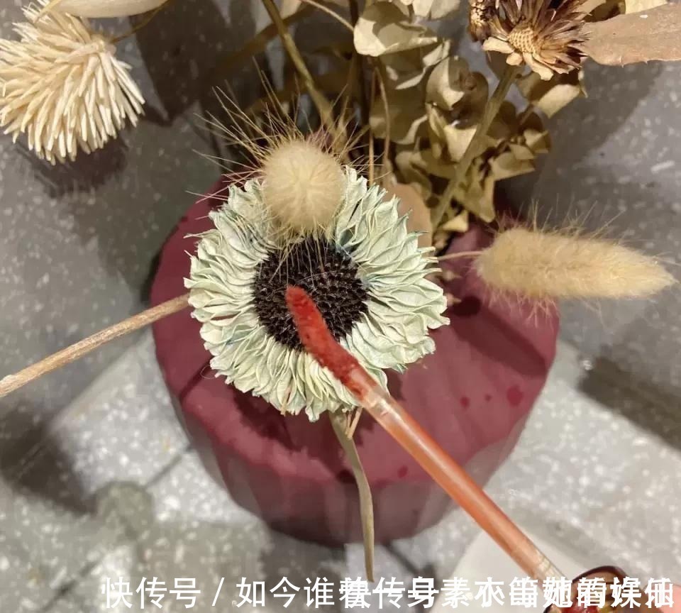 你想要的雾面哑光妆效,一支唇泥就能帮你实现