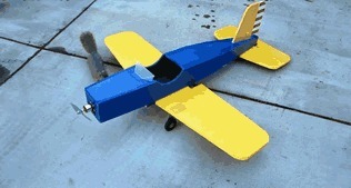 |搞笑GIF: 姑娘你好皮 是不是刚才不小心掉进水里面了