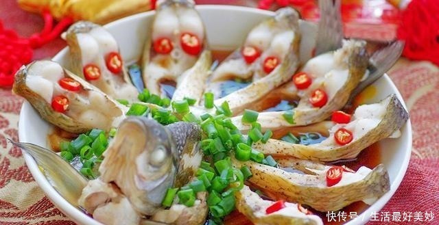 美味|大厨教你“清蒸鱼”专业做法,鱼肉鲜嫩又美味,营养全面老少爱吃
