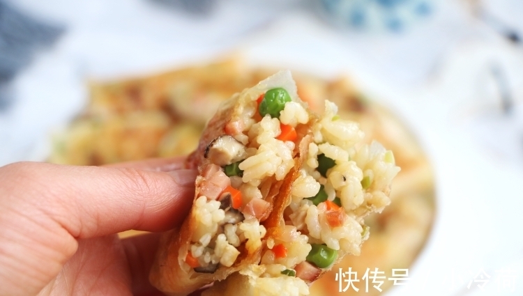 香菇|剩米饭还在炒着吃?试试新吃法,又香又脆,连着吃了3顿都吃不够