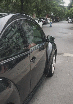 |搞笑GIF：好玩是好玩 就是有点费舌头