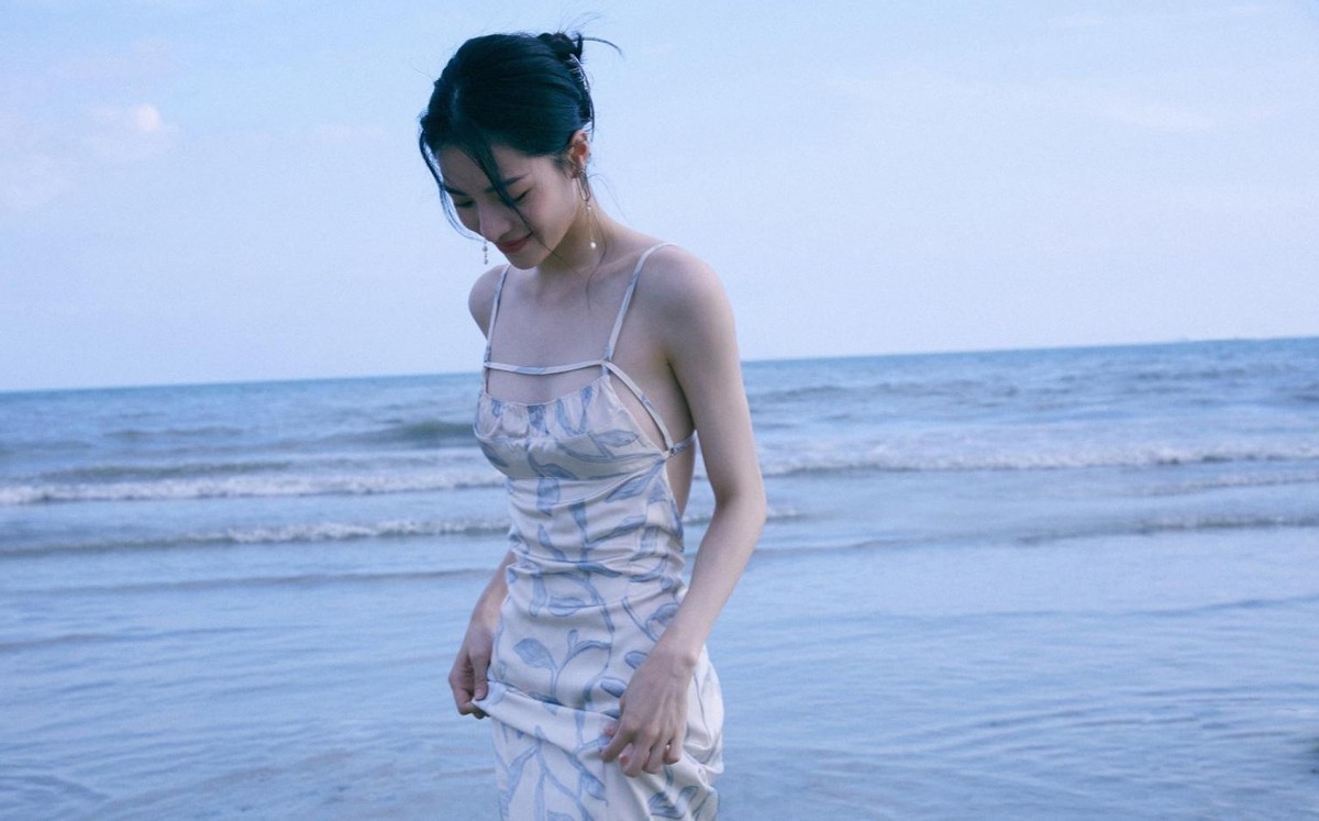 连体裤|钟楚曦的身材一点不输超模, 穿得这么清凉, 依旧不低俗, 好厉害