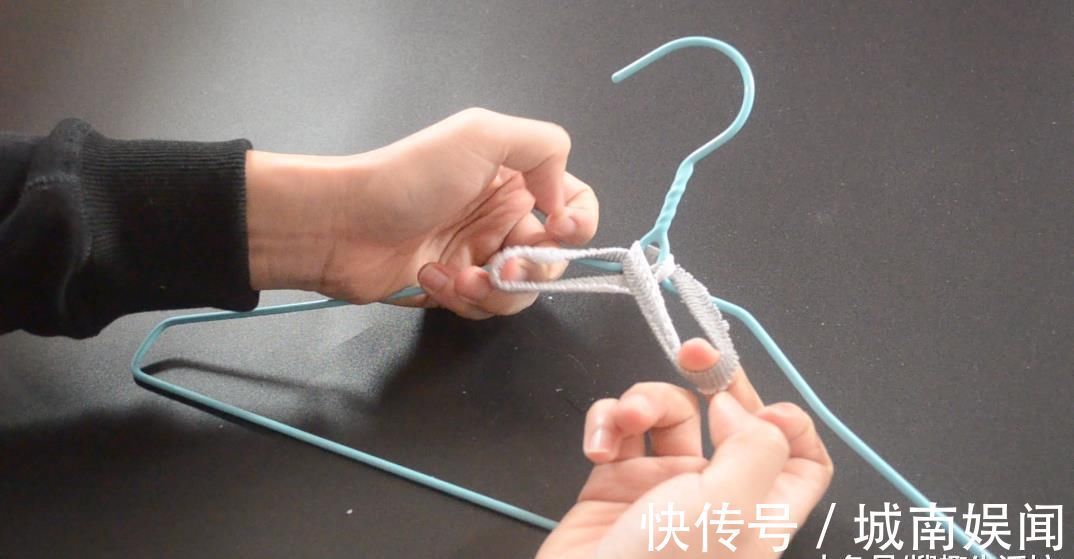 家庭|袜子剪一剪套在衣架上太实用了, 解决了很多家庭的困扰, 赶紧试试