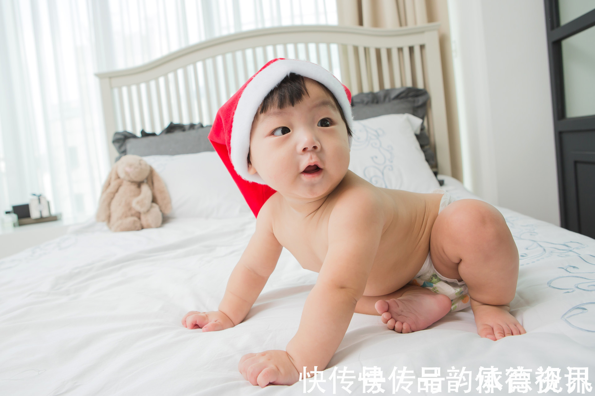 睡眠质量|婴儿睡觉时为什么妈妈一走就秒醒?3个原因,只有妈妈才懂