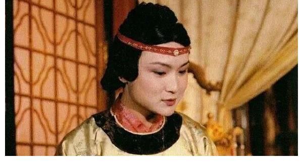 心机|仅用一句话一个动作就将宝玉的私心掐断,此女心机真深手段真狠