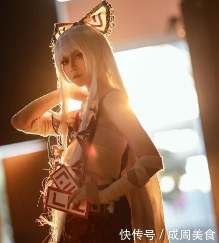 藤原妹红|初中小太妹cos藤原妹红,全网都盯着她“鞋拔长腿”,咋做到的