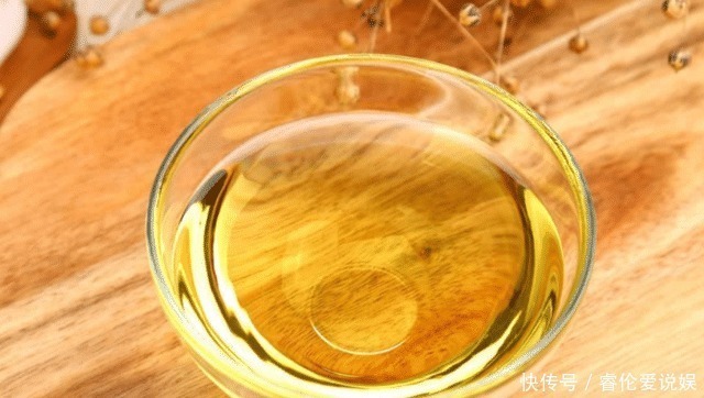 拉力器|睡觉的时候若出现4种现象,或许是体内血脂过高,需要注意了