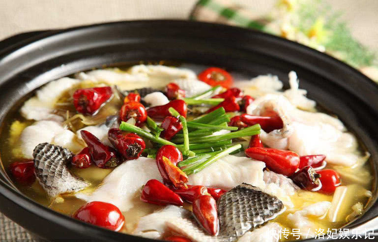 易学|大厨教你做家常水煮鱼,做法简单易学,出锅鱼肉鲜嫩美味