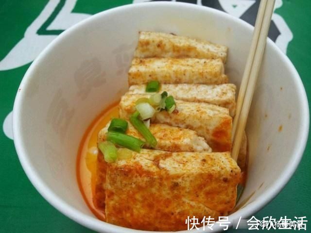 红烧豆腐|豆腐用这个方法做,再撒点孜然辣椒面,味道太赞了,一锅都不够吃