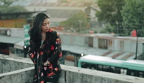 高估|“父母过世后,亲弟把我拉黑了”,别太高估那些,用钱买来的亲情