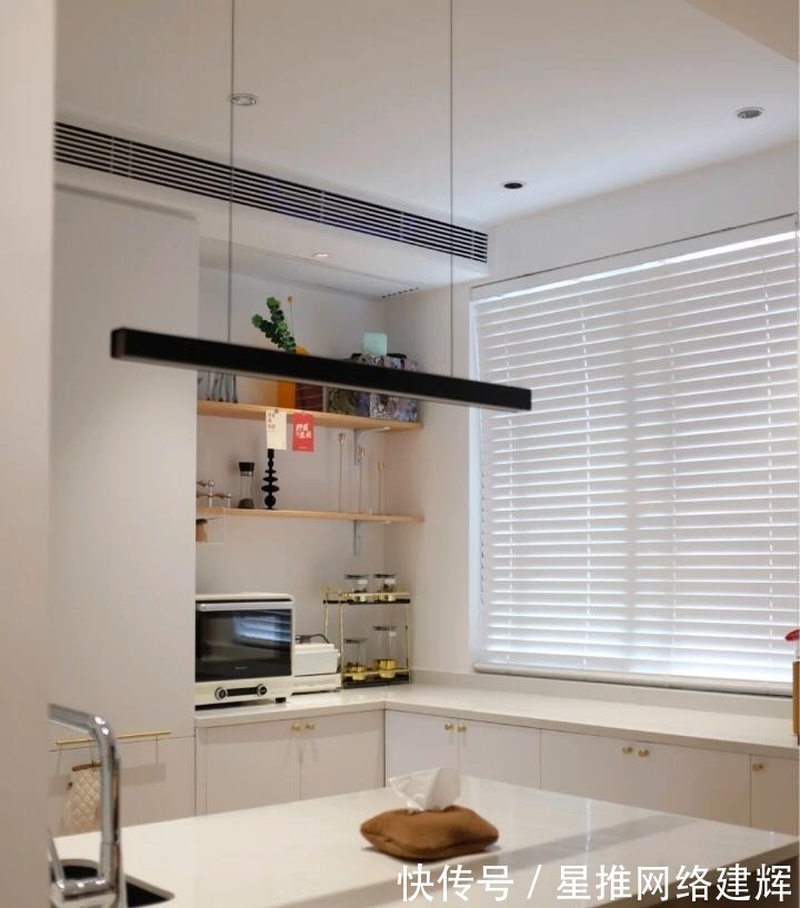 晾衣杆|年轻小夫妻的“穷装”新家，干净整洁，网友：“越简单，越幸福”