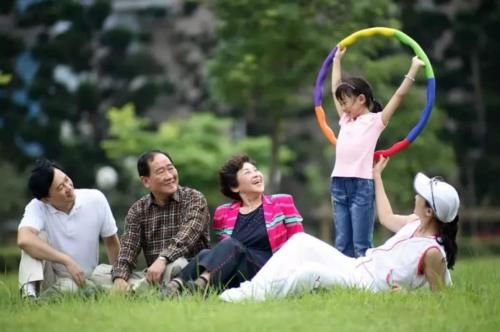 孩子|“我不该让亲妈来帮忙带孩子”，宝妈略带心酸的话语，藏着愧疚