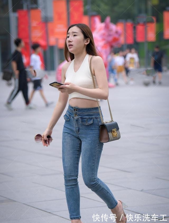 舒适 搭配休闲裤轻松打造女神，增加整体时尚感！