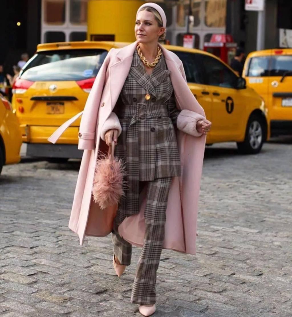  黑色|比驼色显白，比黑色高级，大衣今年流行这5个颜色！