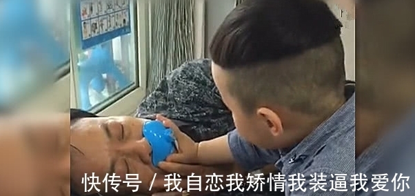 宝宝|爷爷装睡叫不醒，小孙子急了，接下来的行为，真不愧是亲孙子！