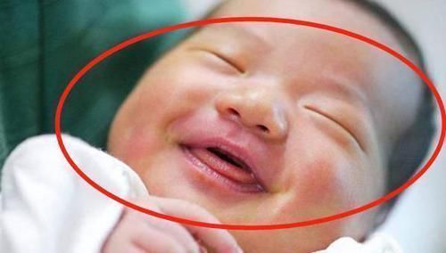 耳光|宝宝出生后笑得可爱,医生反手扇两个耳光,宝妈得知原因连忙道谢