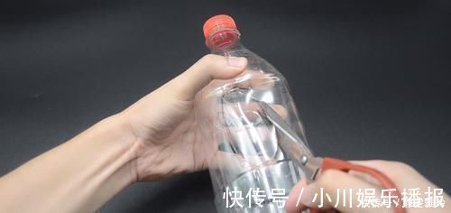 鸡蛋|鸡蛋怎么放进塑料瓶？试试这一招，解决了很多家庭的烦恼，都看看吧