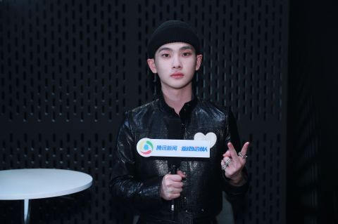 r专访周震南:单飞后上台感觉空空的,被质疑不会影响决心