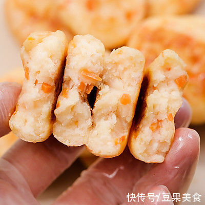 家常菜|鲜掉眉毛的美味家常菜土豆鲜虾饼