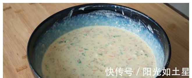 懒人版油饼做法,不用揉面,手不沾面,筷子一搅,外酥里软比肉香!
