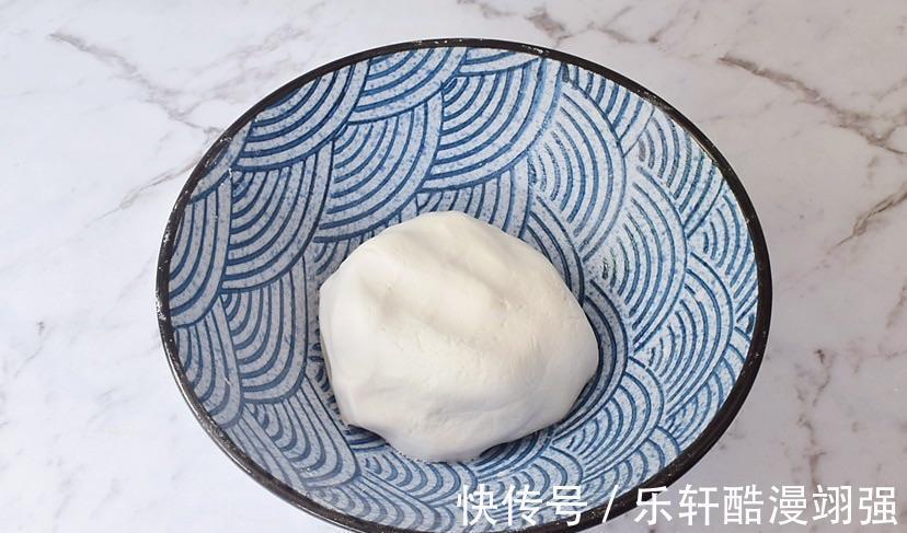 超好吃的糯米红豆饼，很适合当早餐，大人孩子都吃不够