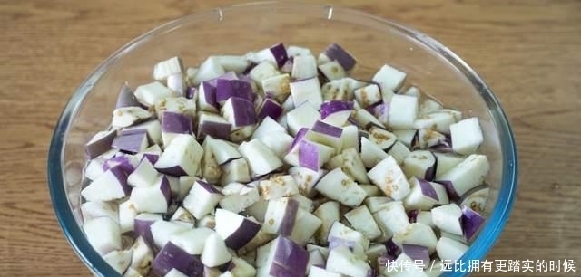 正月十五元宵节,家宴菜单已备好,5荤4素1汤上一桌,十全十美