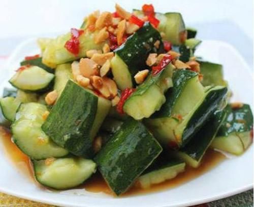 美食优选：水晶盐焗鸡，醋溜白菜，驴打滚，蒜蓉酸辣黄瓜的做法