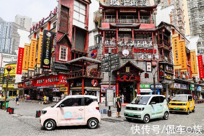 ev|五菱携完美日记举办潮妆大秀发布宏光MINIEV马卡龙秋色