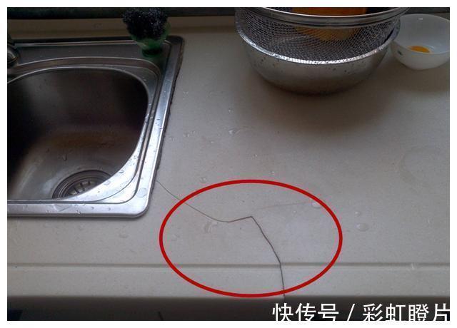 台面|我家橱柜台面选错材料,砍个骨头就裂缝了,劝大家别用这些材料