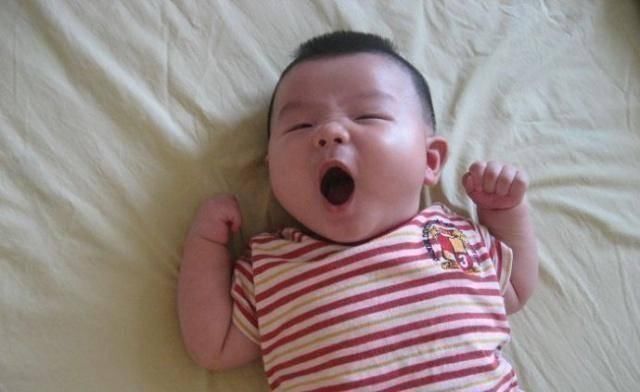 耐受|刚百天的孩子,大半夜哭闹,吓到爸妈,儿科医生幸好你俩没大意