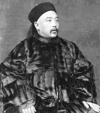 溥仪|末代皇帝溥仪退位时,在场的人都有谁?这个关键的人物不在现场