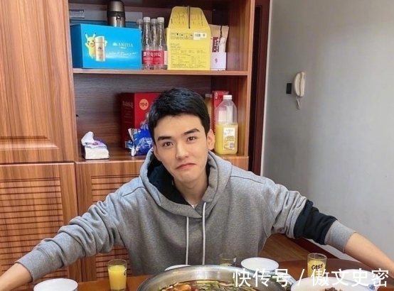 中餐廳|《中餐廳5》錄制了,龔俊現(xiàn)身機(jī)場(chǎng)帶鍋加盟,周也姚安娜你站誰